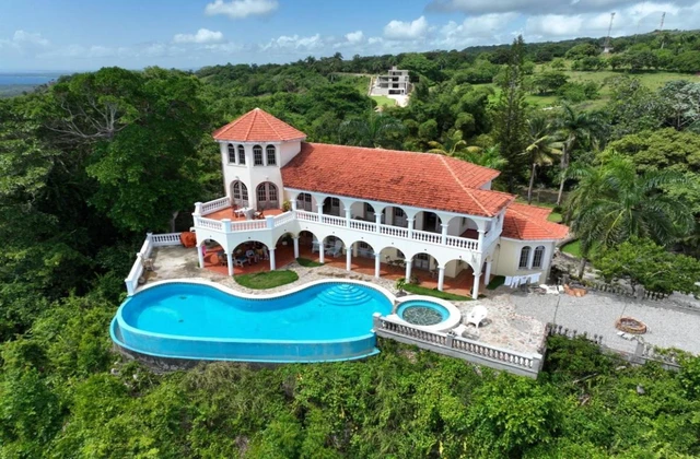 El Castillo Tropical Cabrera pool